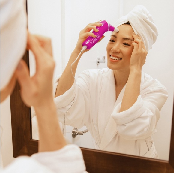 Pro Polish Microdermabrasion Device - Picture 2 of 4